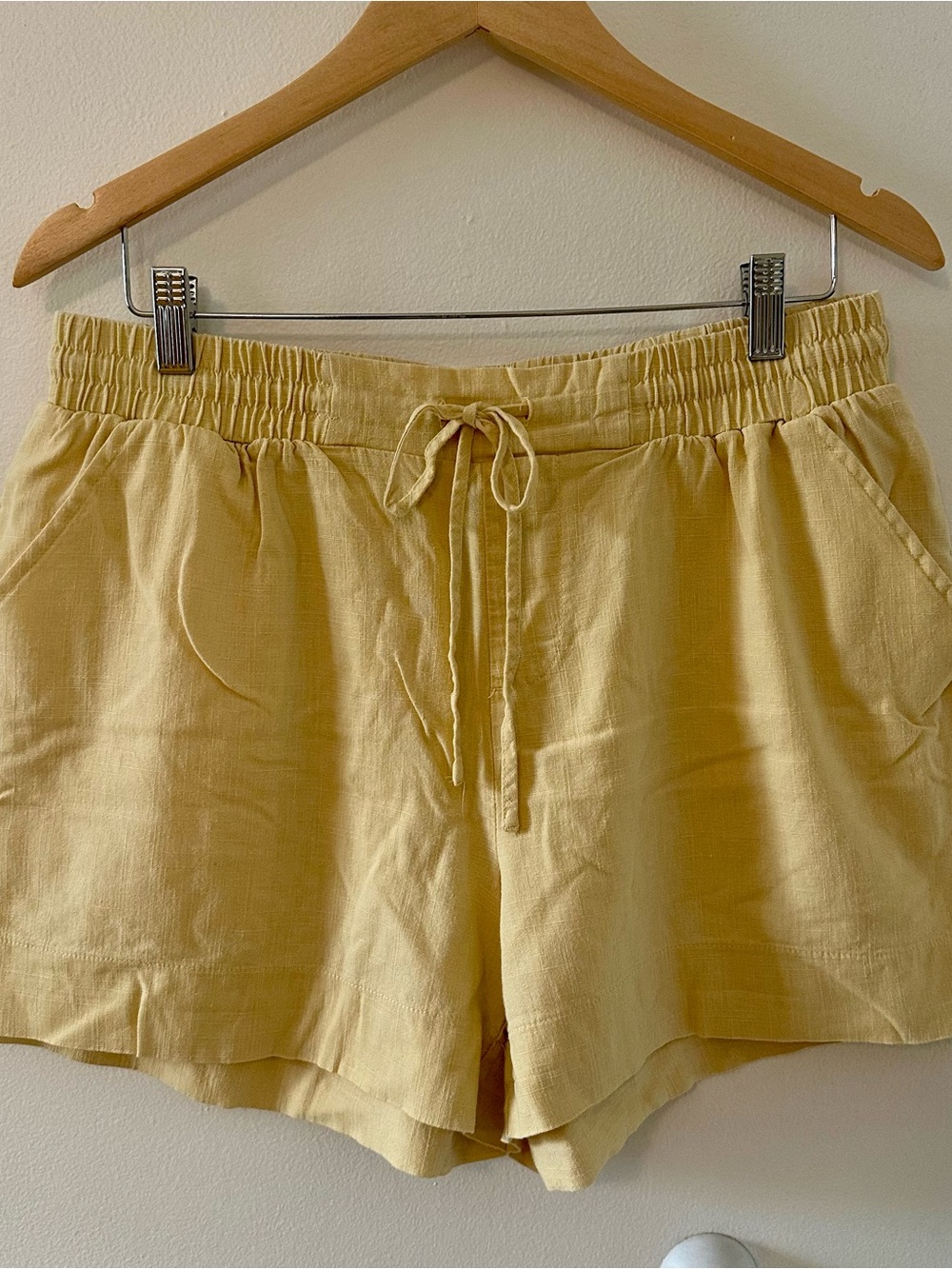 Como Vintage Linen Blend Butter Yellow Drawstring Shorts